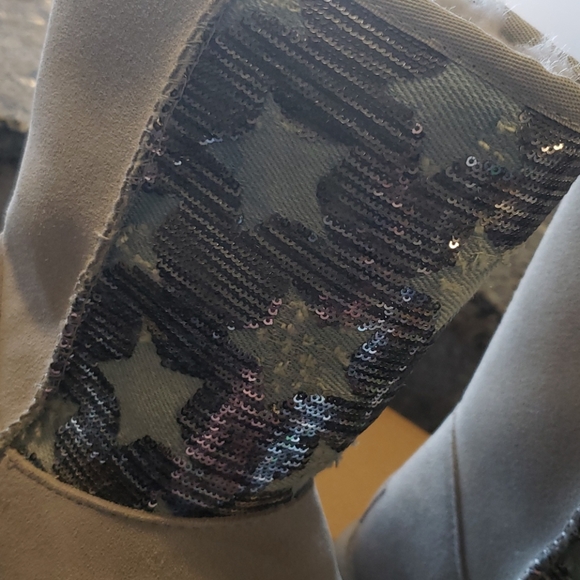 UGGs - Picture 5 of 5